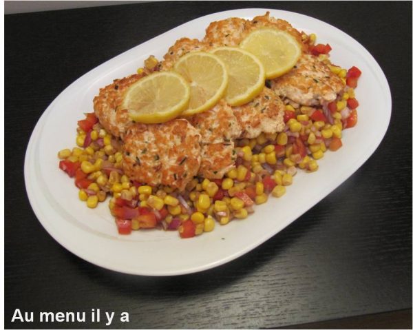 boulettes de saumon sur lit de poivron, oignon et maïs 2