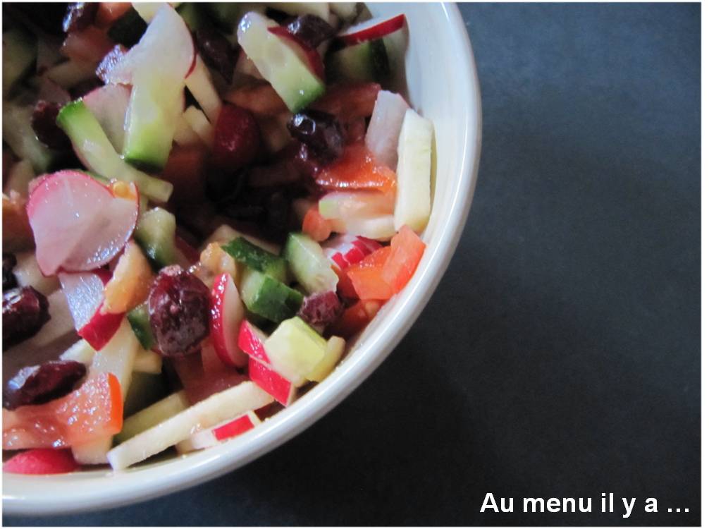 [Recette] Salade fraîcheur concombre, radis, tomate, pomme, cranberry