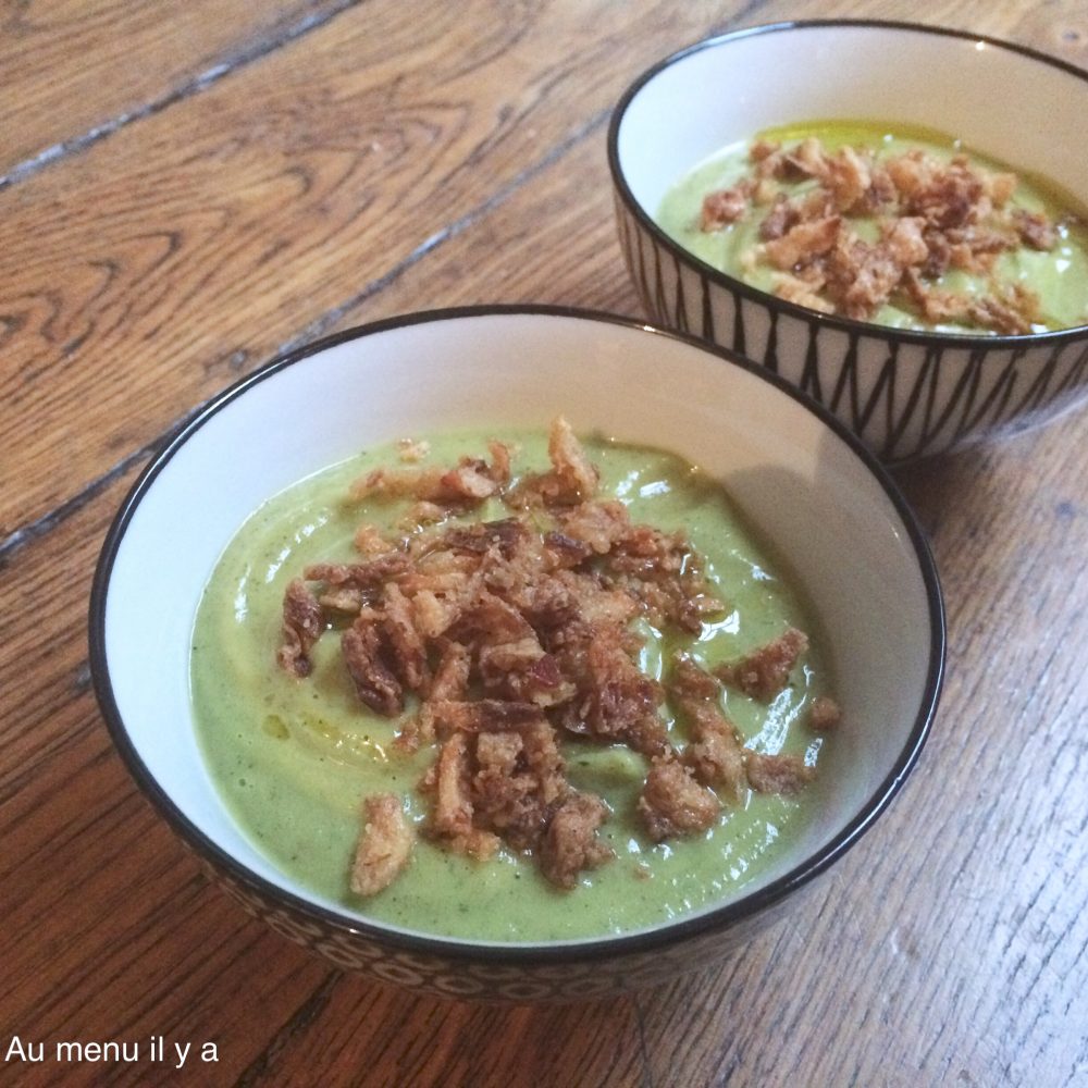 [Recette] Velouté de courgettes, basilic et oignons frits