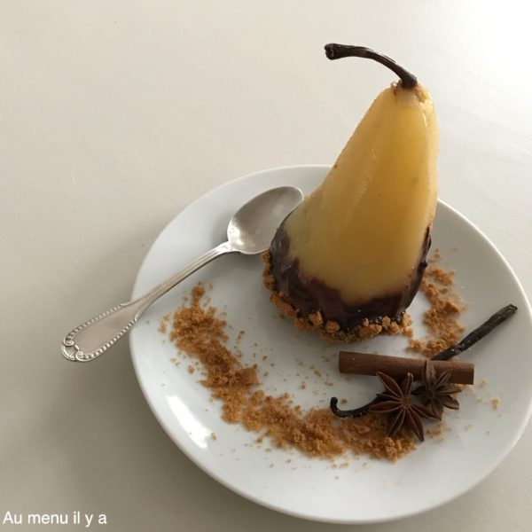 [Recette] Poire pochée au miel et aux épices, coque chocolat/spéculoos